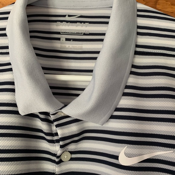 Mens Large Dri-Fit shirt, fits like Size medium - Picture 2 of 2